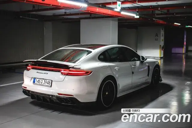 Porsche Panamera 2019 — ფოტო 2/14