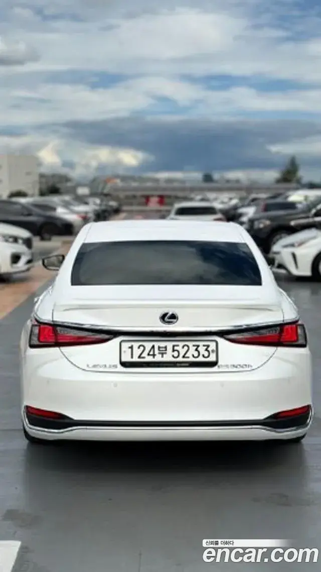 Lexus ES300h 2021 — Şəkil 8/17