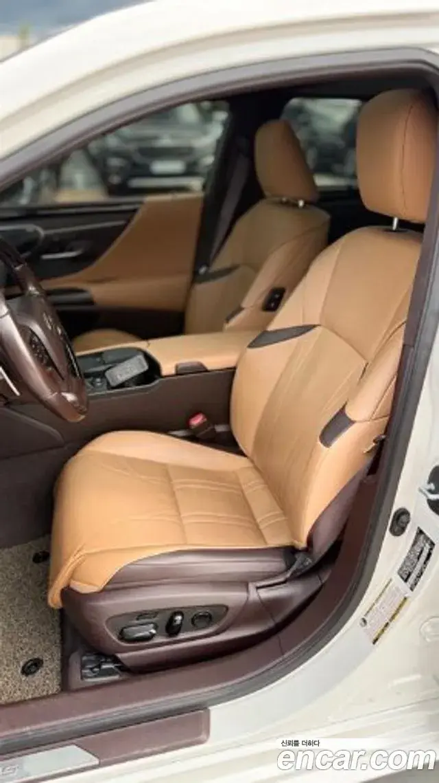 Lexus ES300h 2021 — Şəkil 9/17