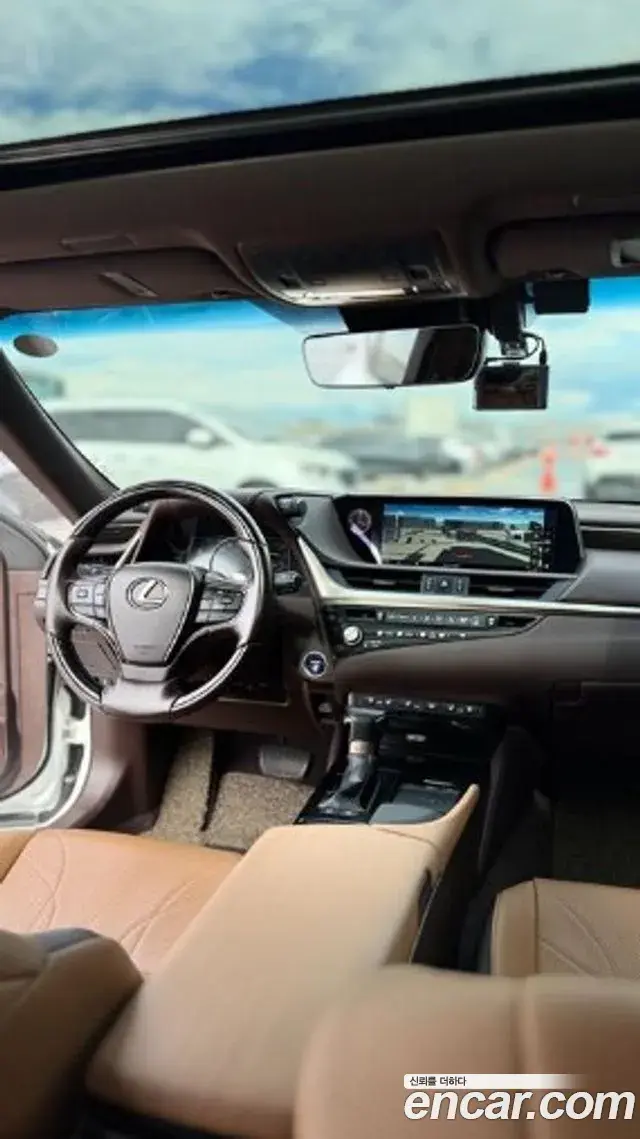 Lexus ES300h 2021 — Şəkil 7/17