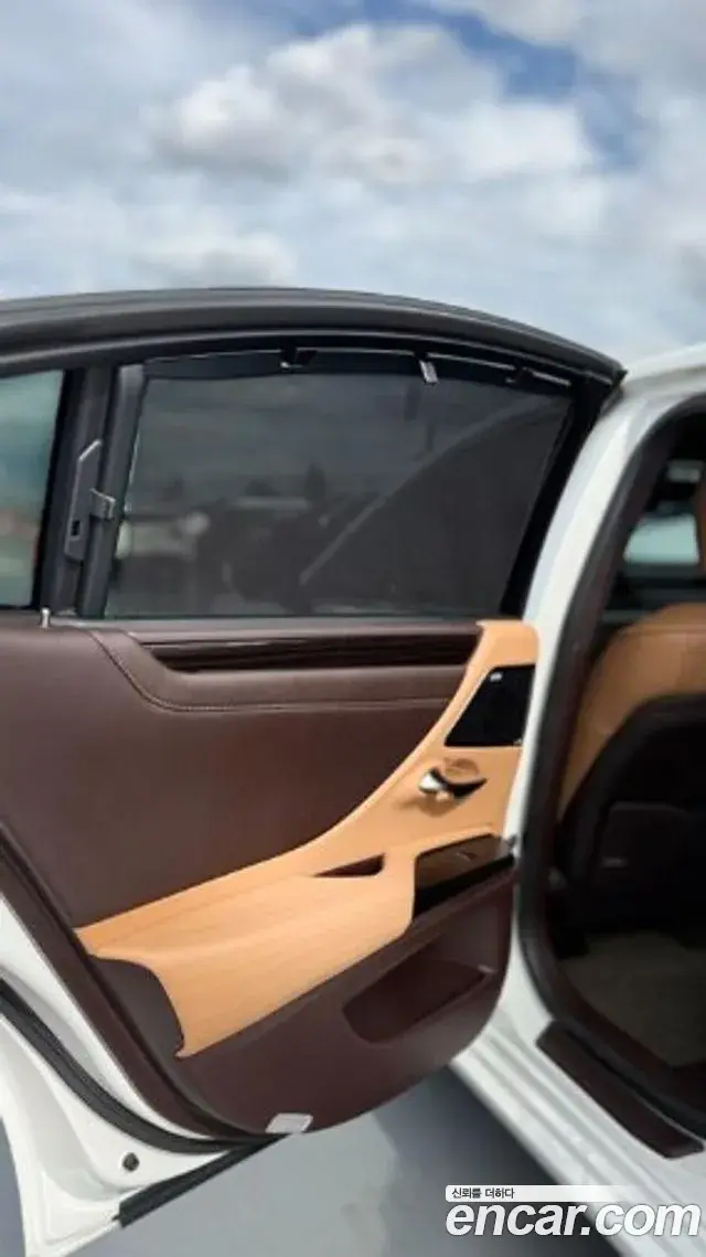 Lexus ES300h 2021 — Şəkil 16/17