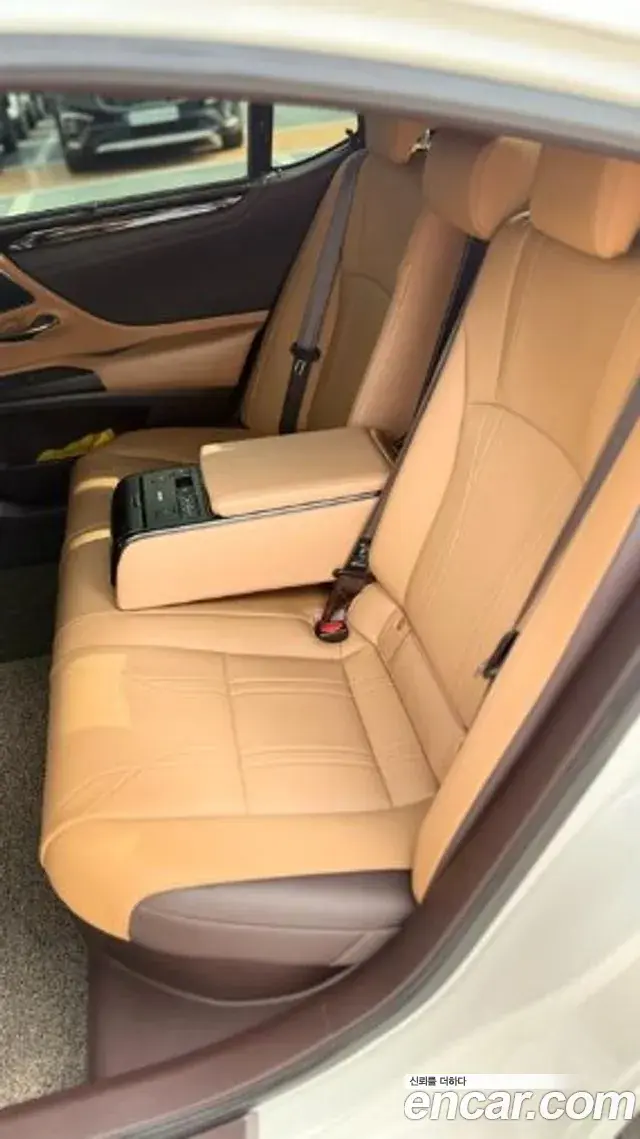 Lexus ES300h 2021 — Şəkil 15/17