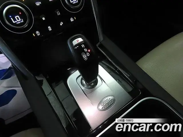Land Rover Discovery Sport 2020 — Фото 8/20