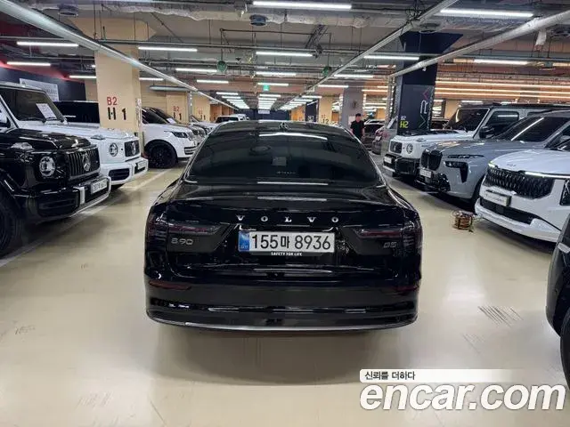 Volvo S90 2025 — Photo 18/20