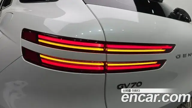 Genesis GV70 2024 — ფოტო 28/30