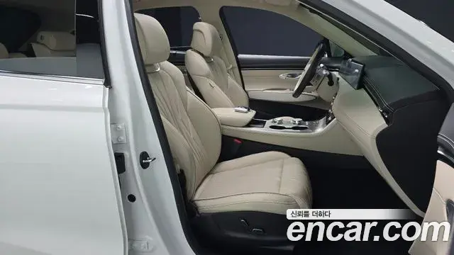 Genesis GV70 2024 — ფოტო 27/30