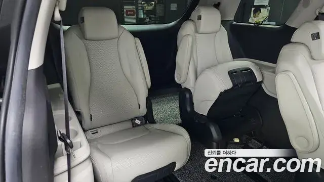 Kia Carnival 2020 — Фото 11/20
