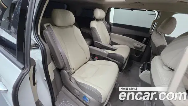 Kia Carnival 2024 — Şəkil 18/36