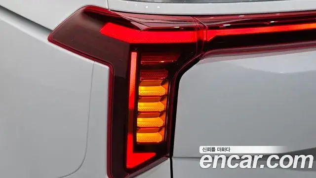 Kia Carnival 2024 — Şəkil 32/36