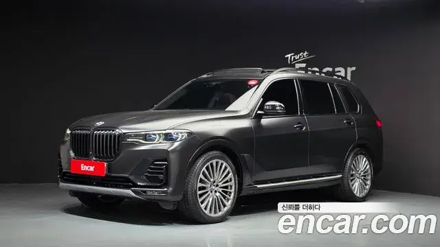 BMW X7 2020 — Фото 1/20