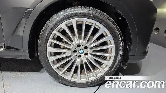 BMW X7 2020 — Photo 20/41