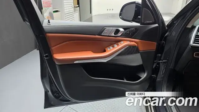 BMW X7 2020 — Photo 23/41