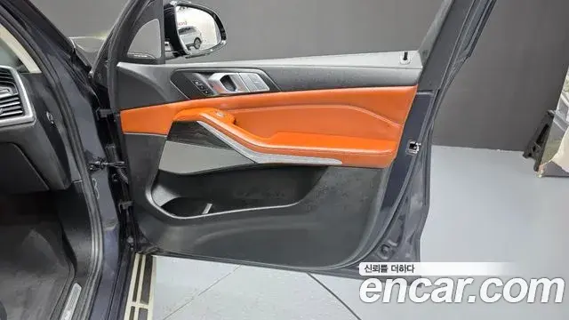 BMW X7 2020 — Photo 21/41