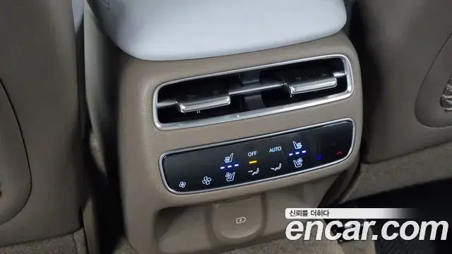 Genesis GV70 2024 — Photo 19/33