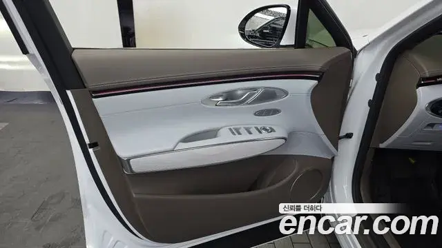 Genesis GV70 2024 — Photo 27/33