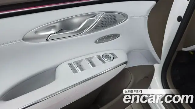 Genesis GV70 2024 — Photo 24/33