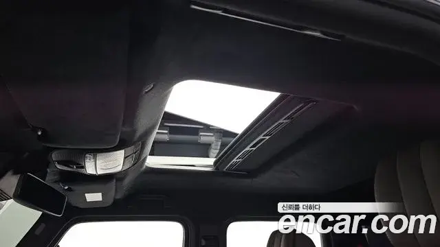 Mercedes-Benz G-Class 2023 — Photo 13/31
