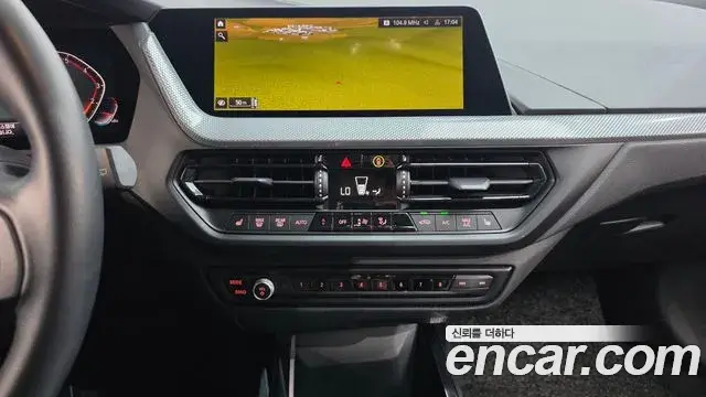 BMW 1 Series 2021 — Фото 14/20