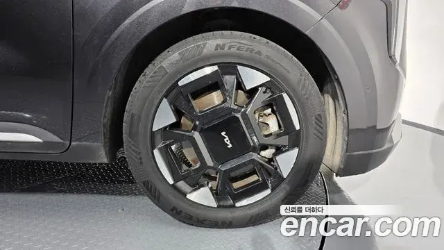 Kia Carnival 2024 — ფოტო 29/35