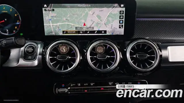 Mercedes-Benz GLB-Class 2021 — Фото 15/20