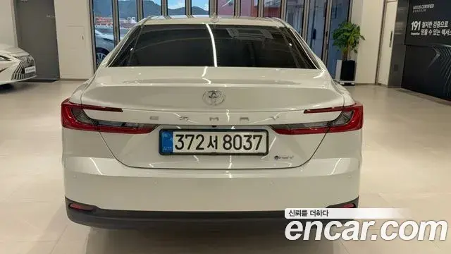 Toyota Camry 2025 — ფოტო 6/15