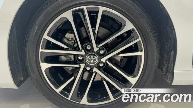 Toyota Camry 2025 — ფოტო 1/15