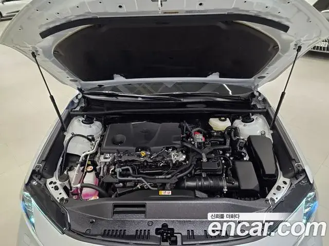 Toyota Camry 2025 — ფოტო 14/15