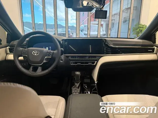 Toyota Camry 2025 — ფოტო 5/15