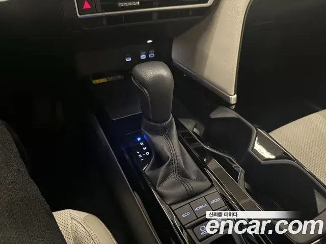 Toyota Camry 2025 — ფოტო 13/15
