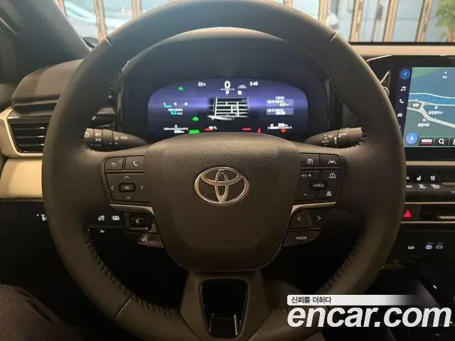Toyota Camry 2025 — ფოტო 7/15
