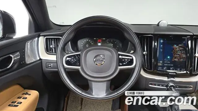 Volvo XC60 2018 — Фото 13/20