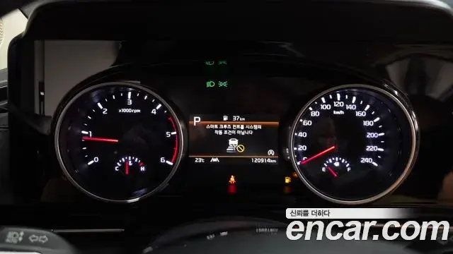 Kia Carnival 2021 — Фото 8/20