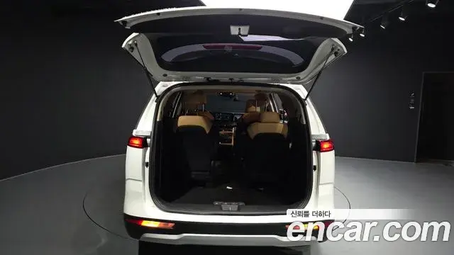 Kia Carnival 2021 — Фото 20/20