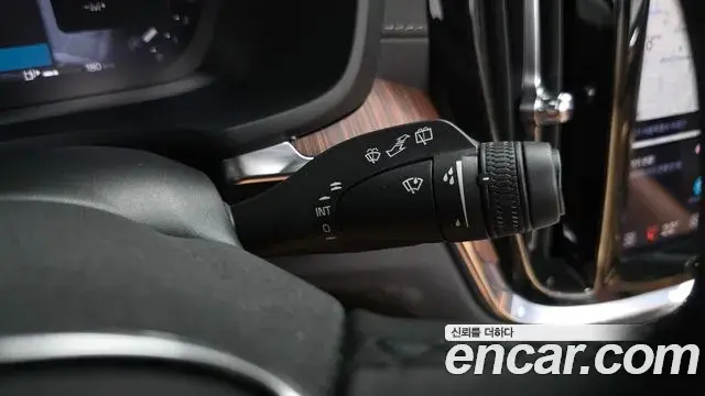 Volvo V60 Cross Country 2023 — Photo 37/39