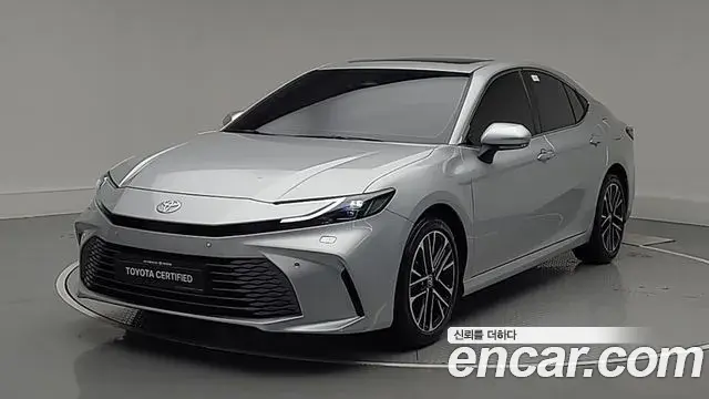 Toyota Camry 2026 — Photo 3/18