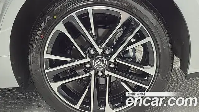 Toyota Camry 2026 — Photo 2/18