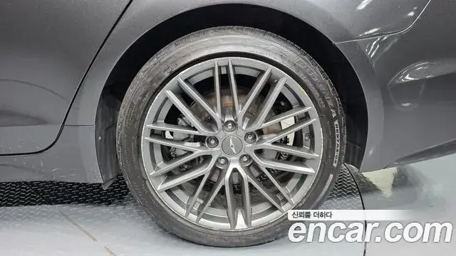 Genesis G70 2018 — Photo 17/34