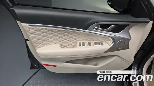 Genesis G70 2018 — Photo 32/34