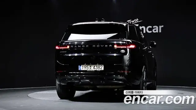 Land Rover Range Rover Sport 2023 — Photo 8/36