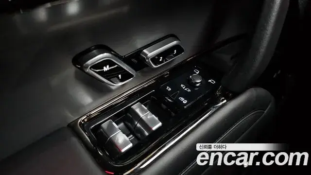 Land Rover Range Rover Sport 2023 — Photo 34/36