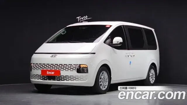 Hyundai Staria 2022 — Фото 1/20