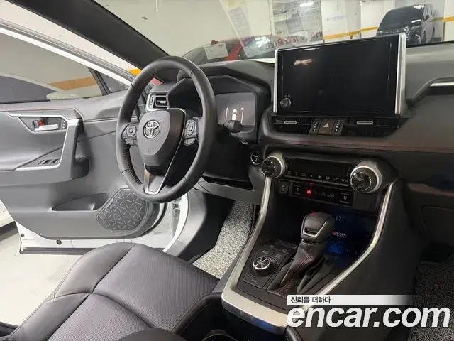 Toyota RAV4 2025 — Фото 14/20