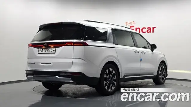 Kia Carnival 2021 — Фото 2/20