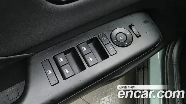 Hyundai Kona 2023 — Фото 13/20