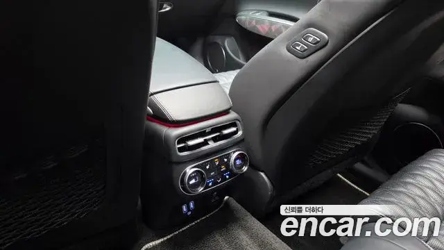 Genesis GV70 2022 — Şəkil 24/36