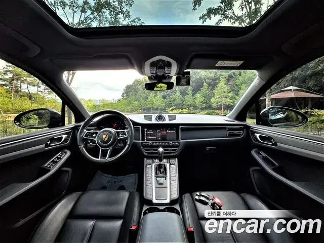 Porsche Macan 2021 — ფოტო 9/20