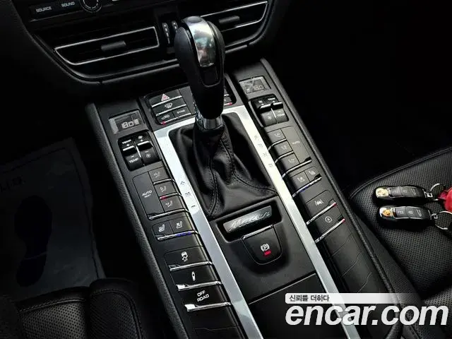 Porsche Macan 2021 — ფოტო 6/20