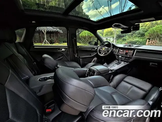 Porsche Macan 2021 — ფოტო 2/20
