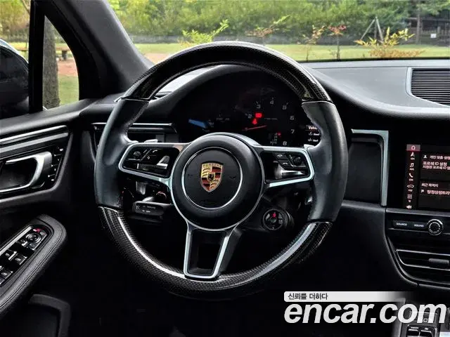 Porsche Macan 2021 — ფოტო 10/20