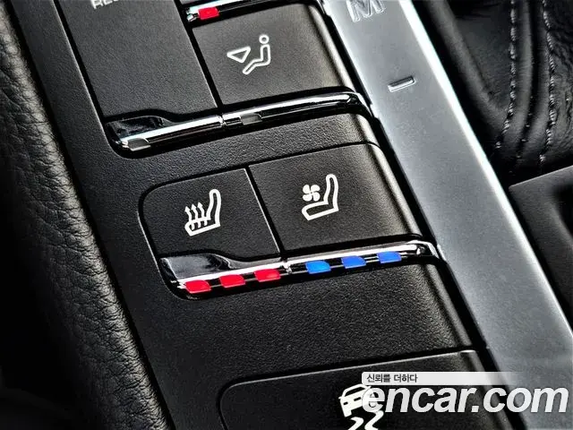 Porsche Macan 2021 — ფოტო 15/20